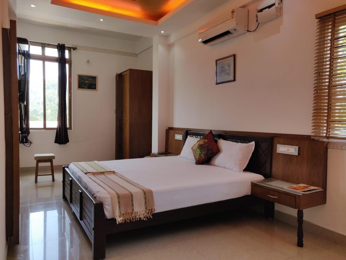 Hotel Mudra Midtown Suites & Rooms Kalasa Екстер'єр фото