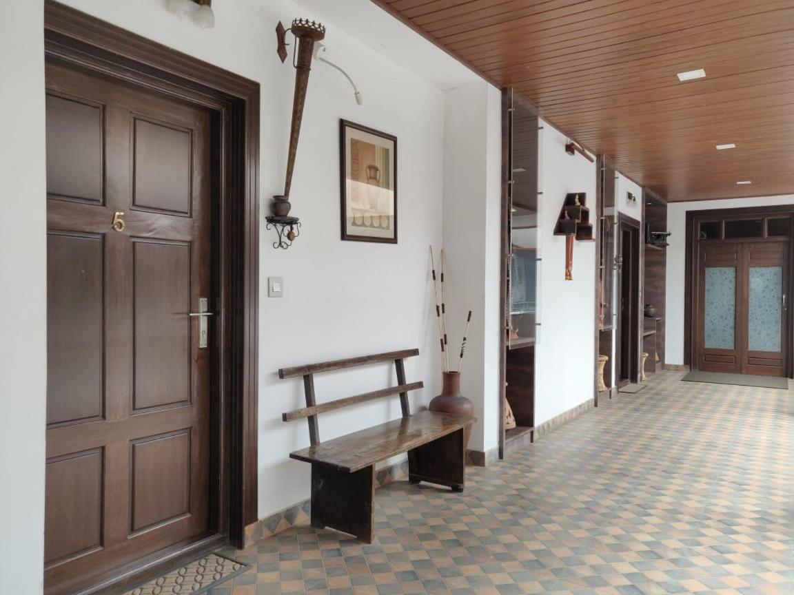 Hotel Mudra Midtown Suites & Rooms Kalasa Екстер'єр фото