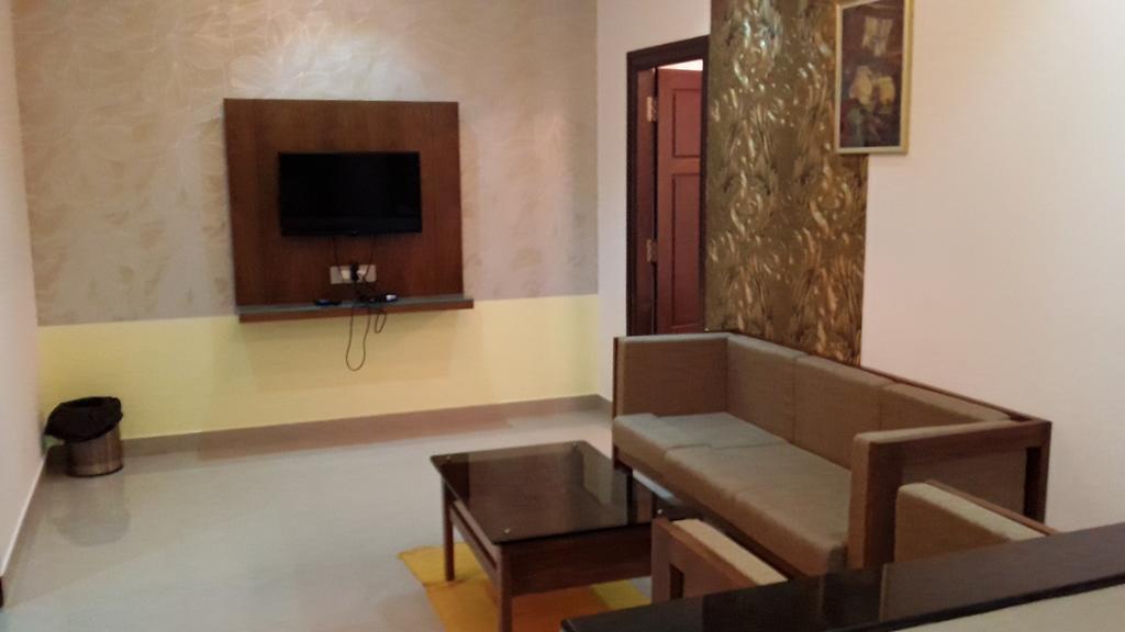Hotel Mudra Midtown Suites & Rooms Kalasa Екстер'єр фото