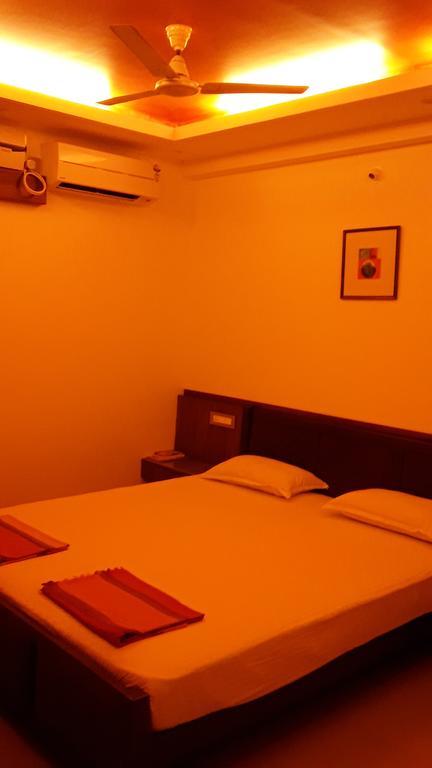 Hotel Mudra Midtown Suites & Rooms Kalasa Екстер'єр фото