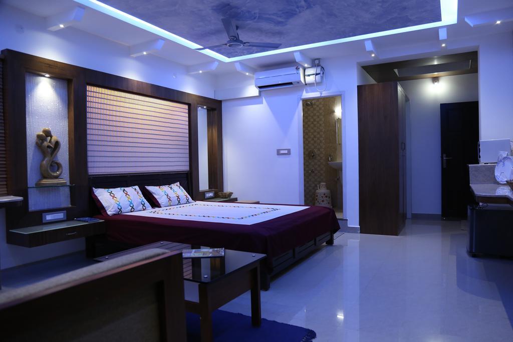 Hotel Mudra Midtown Suites & Rooms Kalasa Екстер'єр фото