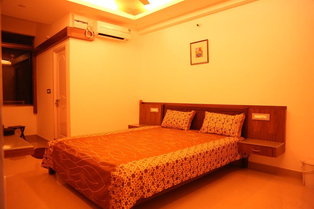 Hotel Mudra Midtown Suites & Rooms Kalasa Екстер'єр фото