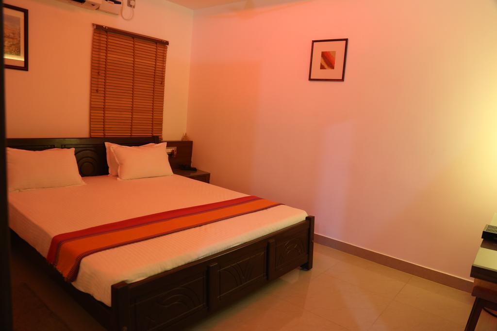 Hotel Mudra Midtown Suites & Rooms Kalasa Екстер'єр фото
